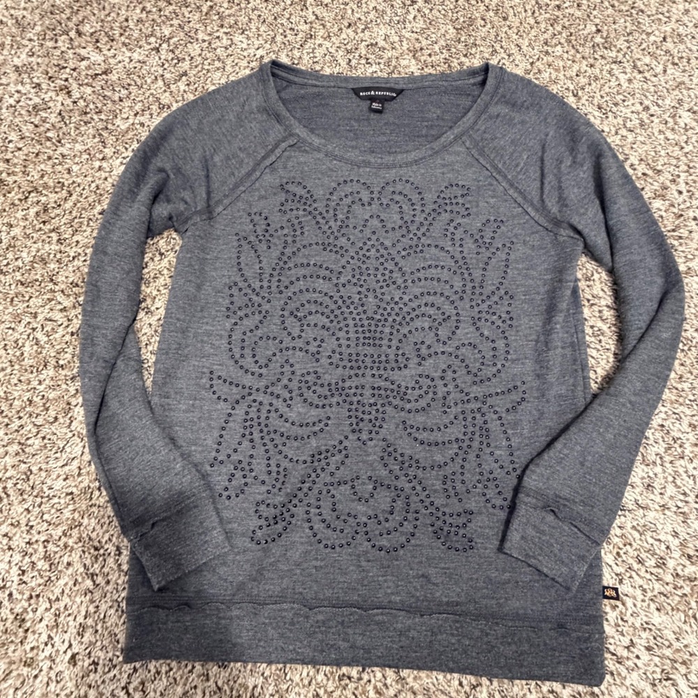 Rock & Republic Womens Studded Mandala Sweatshirt Gray Raglan Pullover Small